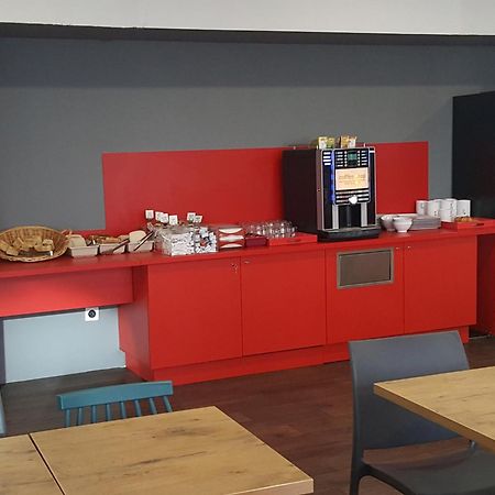 Hotelf1 Cergy Esterno foto