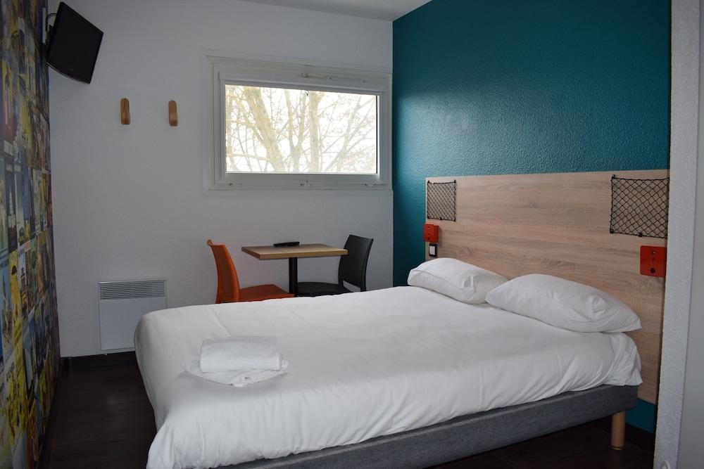 Hotelf1 Cergy Esterno foto