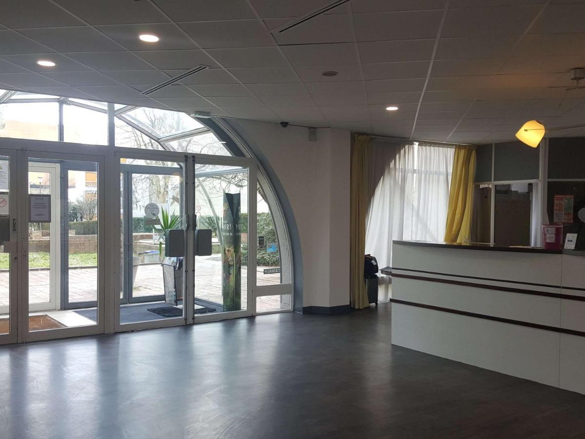 Hotelf1 Cergy Esterno foto