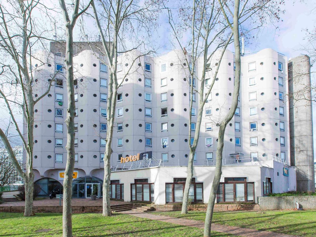 Hotelf1 Cergy Esterno foto