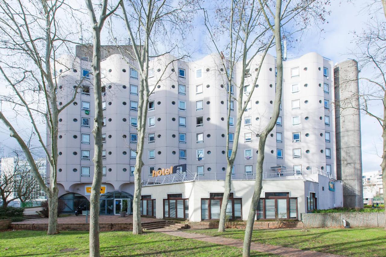 Hotelf1 Cergy Esterno foto