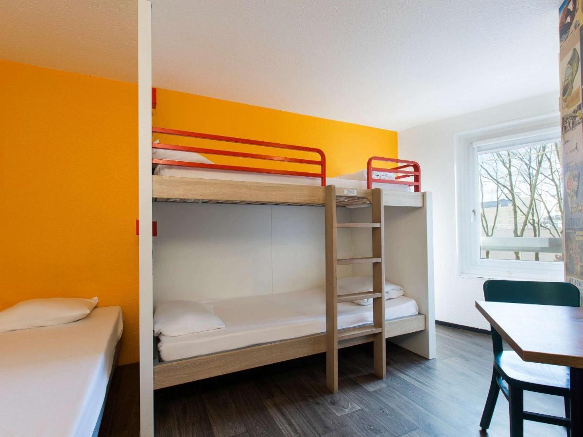Hotelf1 Cergy Esterno foto