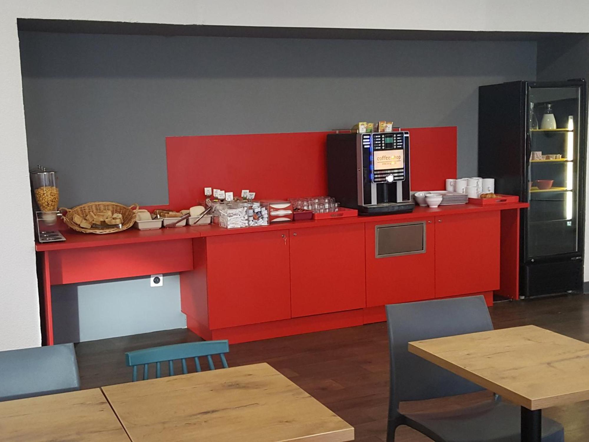 Hotelf1 Cergy Esterno foto