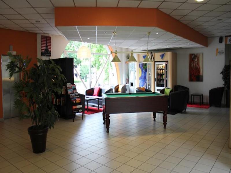 Hotelf1 Cergy Esterno foto