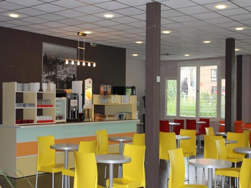 Hotelf1 Cergy Esterno foto