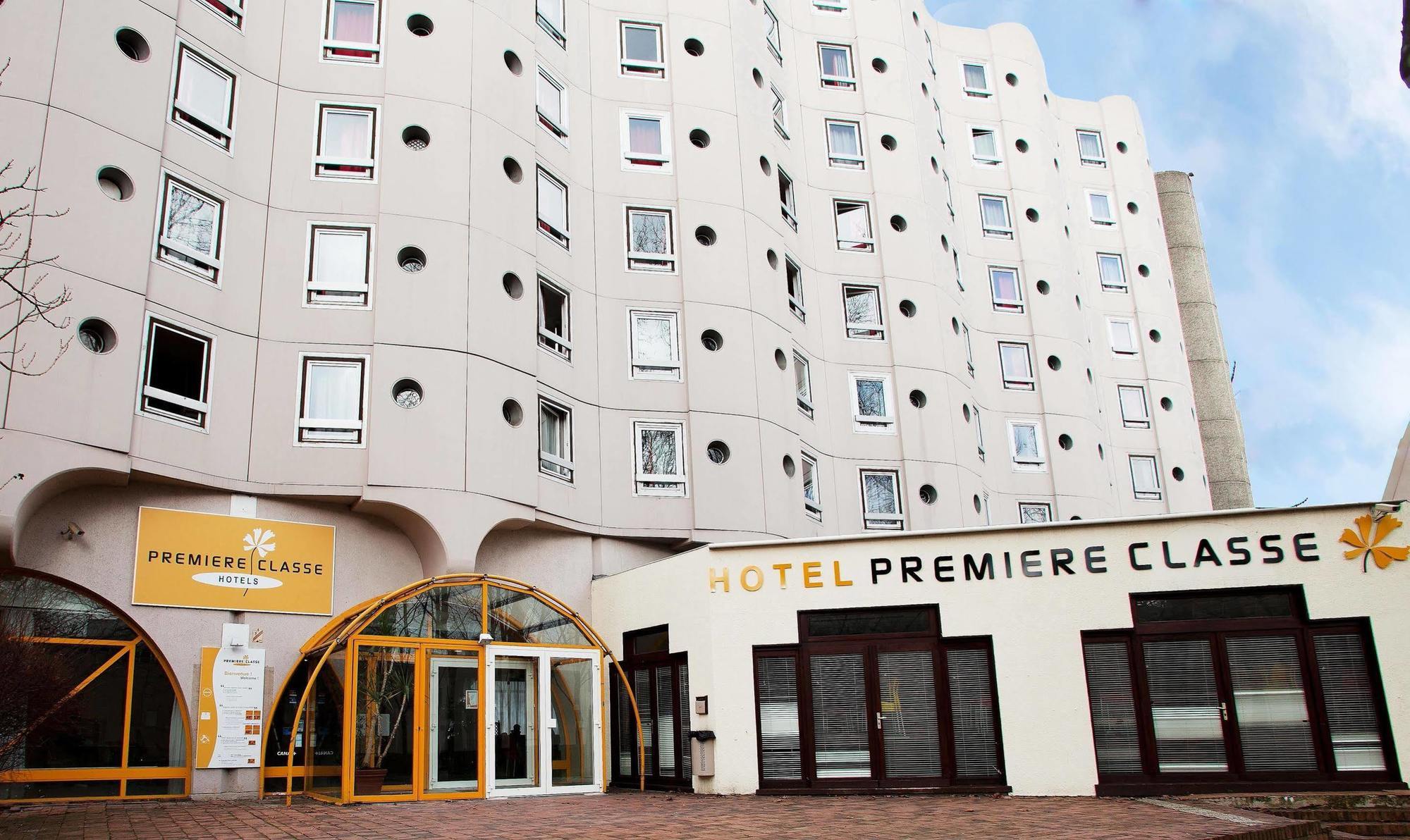 Hotelf1 Cergy Esterno foto