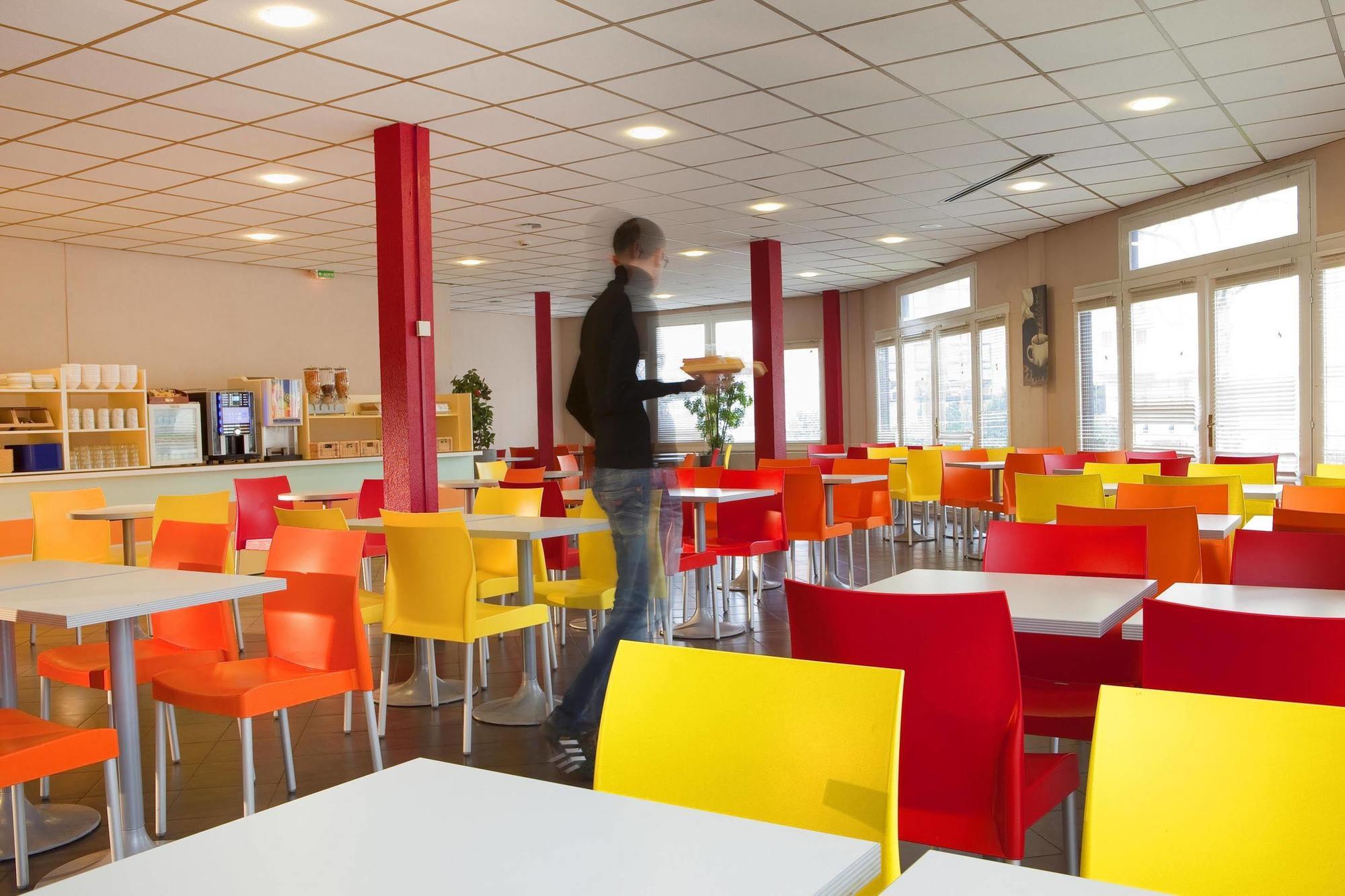 Hotelf1 Cergy Esterno foto