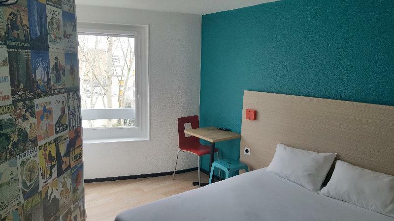 Hotelf1 Cergy Esterno foto