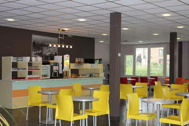 Hotelf1 Cergy Esterno foto