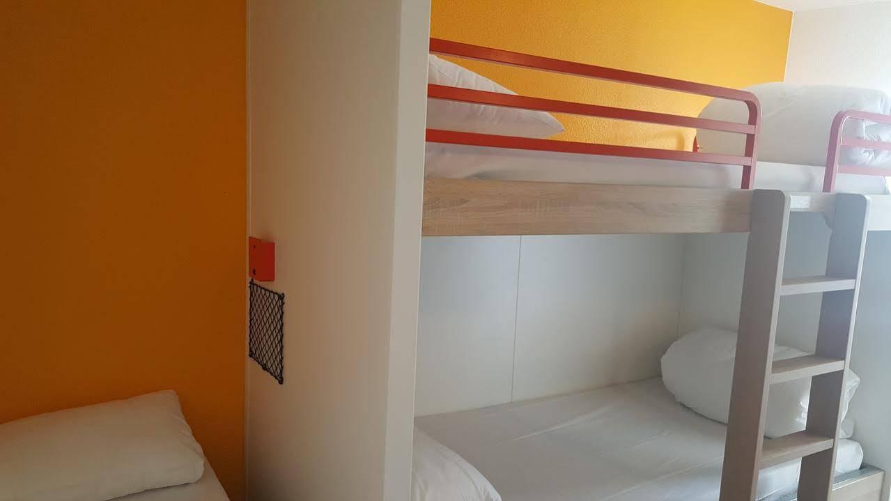 Hotelf1 Cergy Esterno foto